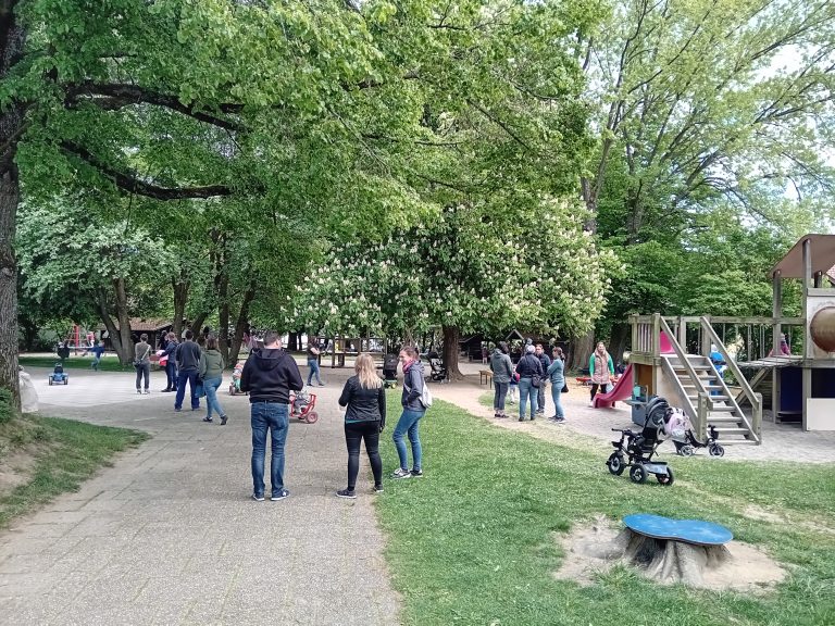 Tag der offenen Gartentür: Wir laden alle Familien aus Oberviechtach herzlich zum Spielen in unserem Garten ein. Vielen dank dem Elternbeirat, der diesen Tag mit Getränken, Kaffee und Kuchen bereichert.