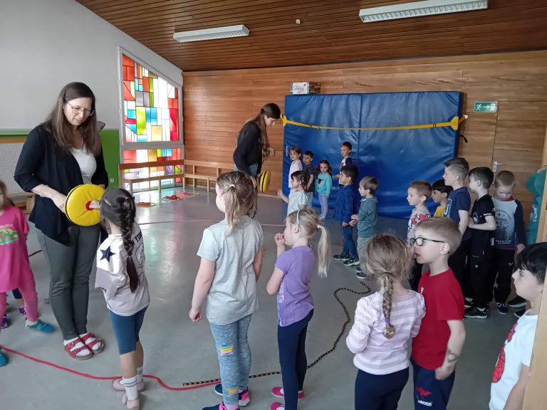 Selbstverteidigungskurs für die Kindergartenkinder mit dem Thema "Respekt gegenüber Anderen". Vielen dank an die Kampfsportschule Geiger für dieses tolle Projekt.