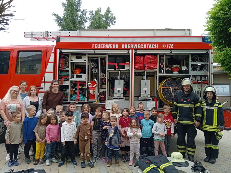 Wir machen ein Erinnerungsgruppenfoto.