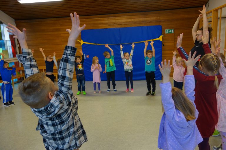 Selbstverteidigungskurs für die Kindergartenkinder mit dem Thema "Respekt gegenüber Anderen". Vielen dank an die Kampfsportschule Geiger für dieses tolle Projekt.