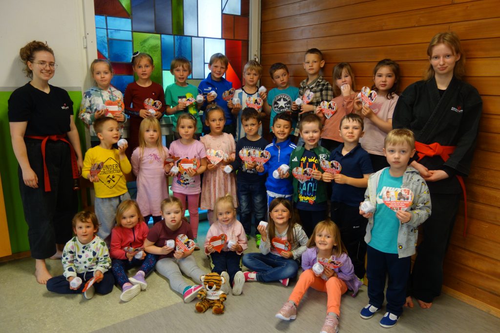 Selbstverteidigungskurs für die Kindergartenkinder mit dem Thema "Respekt gegenüber Anderen". Vielen dank an die Kampfsportschule Geiger für dieses tolle Projekt.