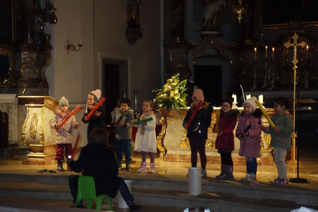 St. Martins - Gottesdienst in der Stadtpfarrkirche mit Laternenumzug durch die Straßen