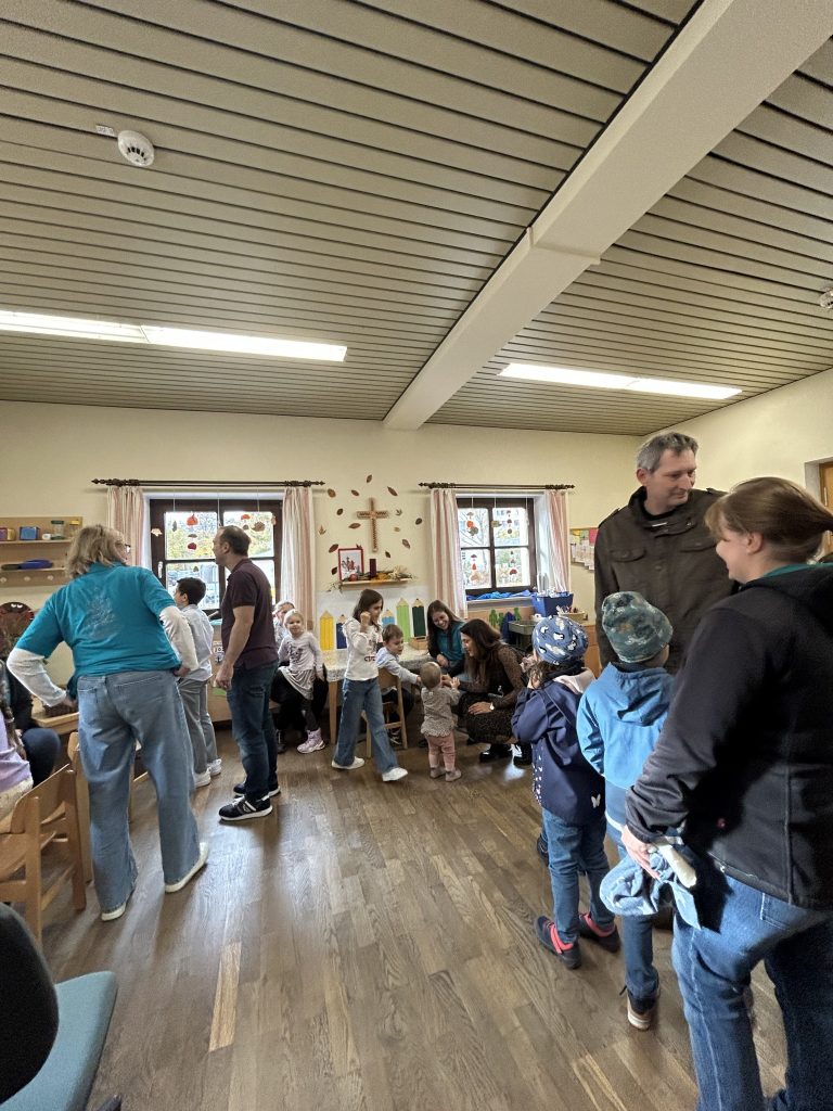 Spiel und Spaß in der Marienkäfergruppe.