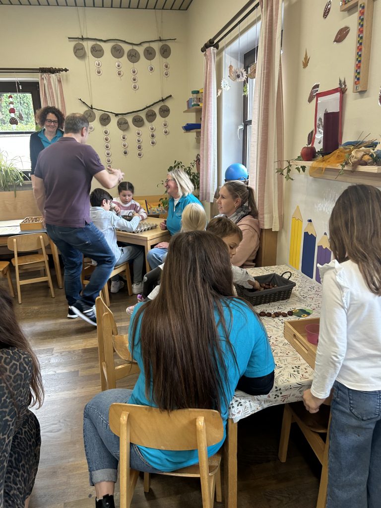 Spiel und Spaß in der Marienkäfergruppe.