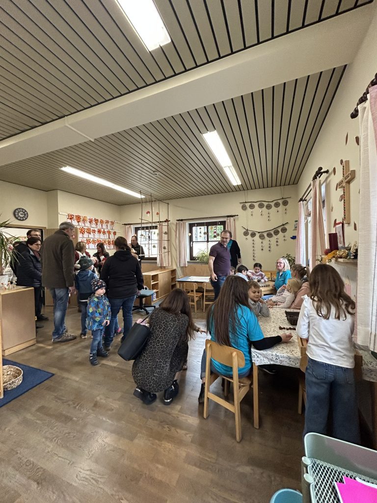 Spiel und Spaß in der Marienkäfergruppe.