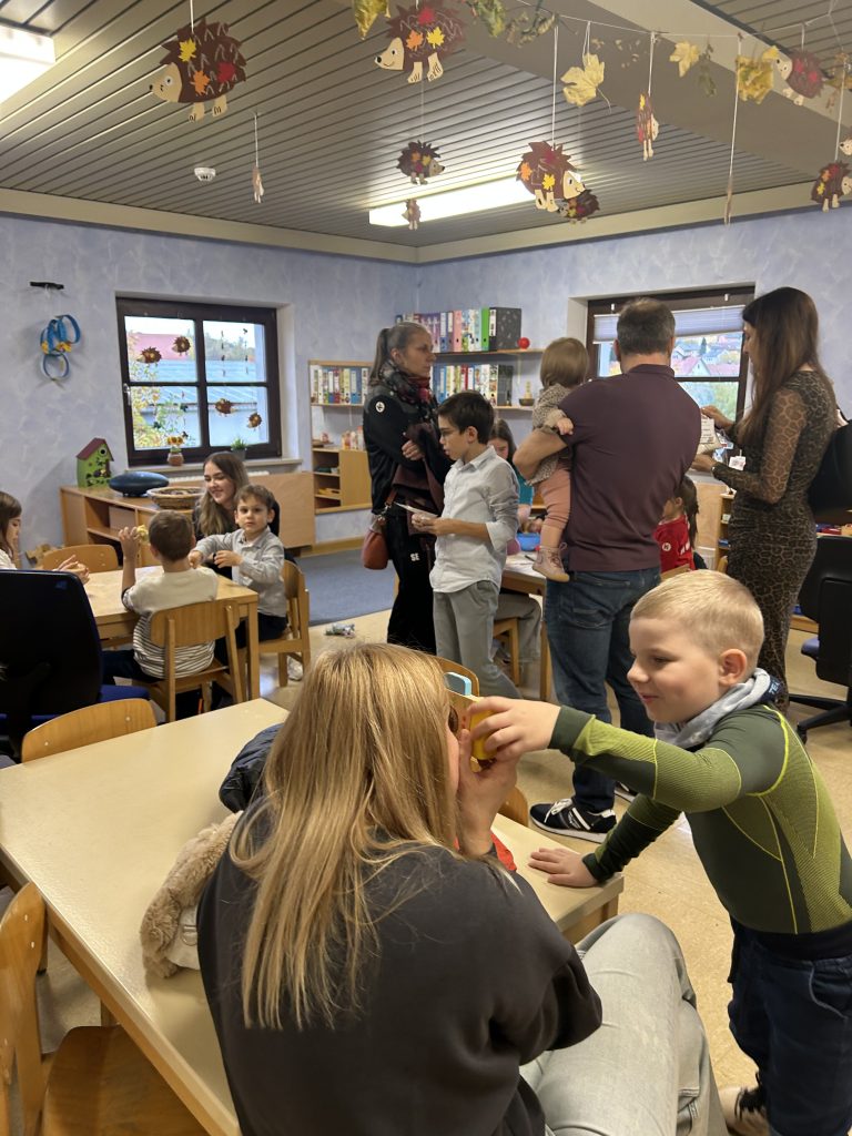 Spiel und Spaß in der Igelgruppe.