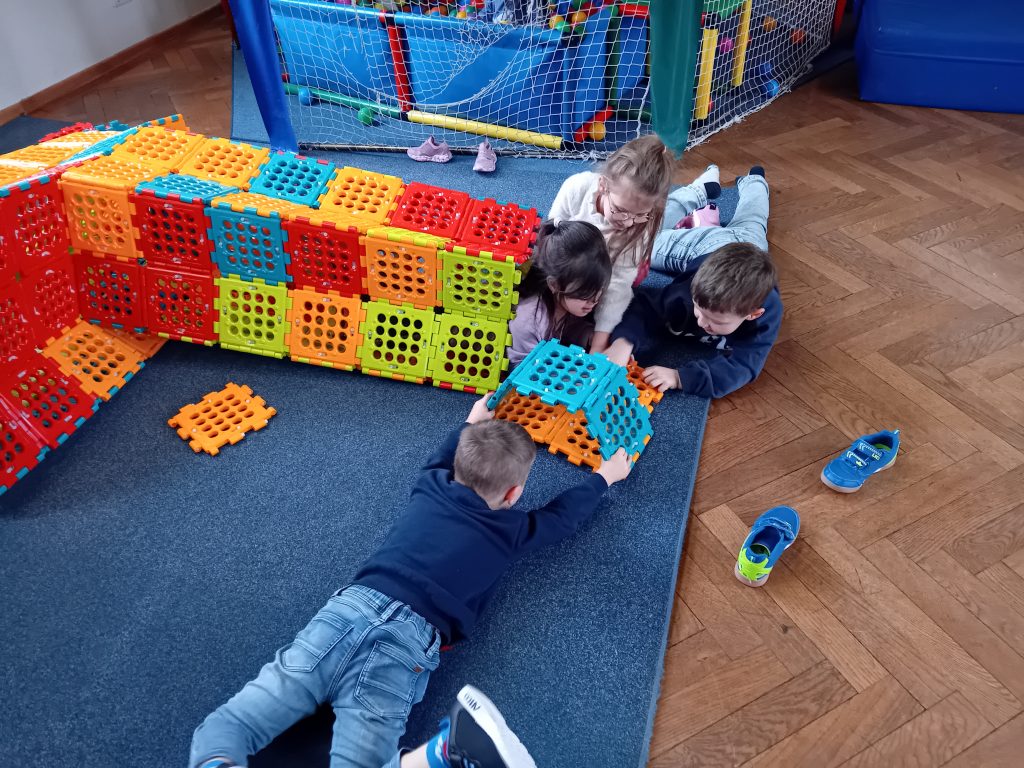 Mit unseren neuen Spielmaterialien fördern wir Kreativität und Fantasie beim Bauen.