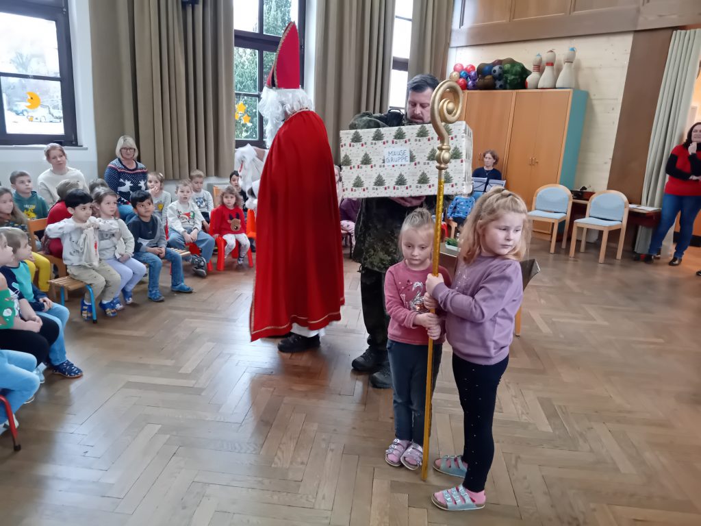 Nikolausfeier: Der Nikolaus besucht uns im Kindergarten und in der Kinderkrippe.