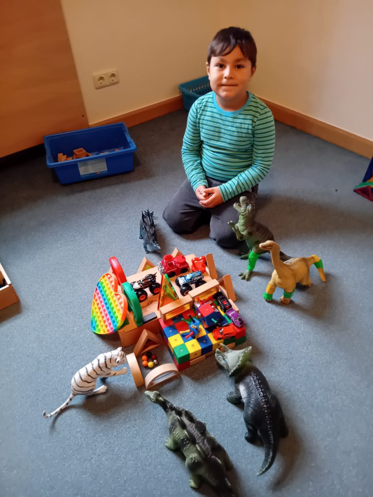 Wir bauen gemeinsam in der Bauecke.