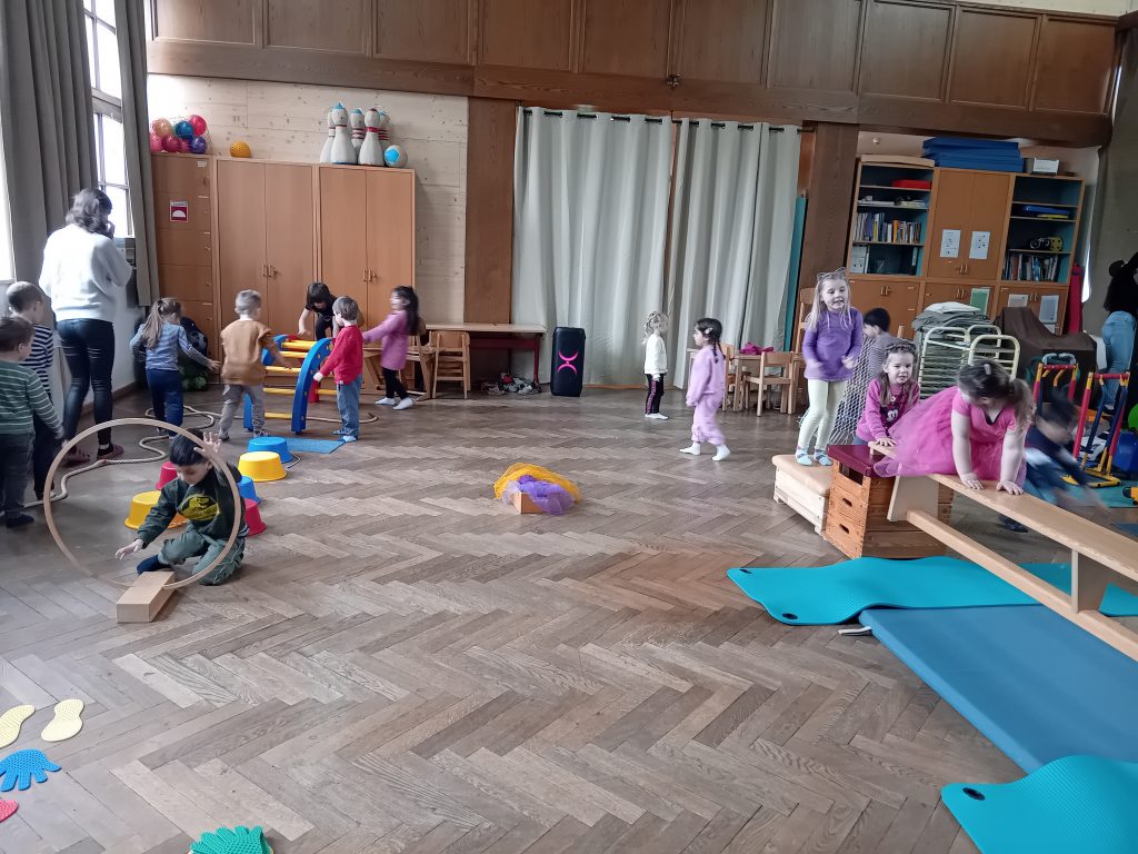 Bewegungsbaustelle in der Turnhalle