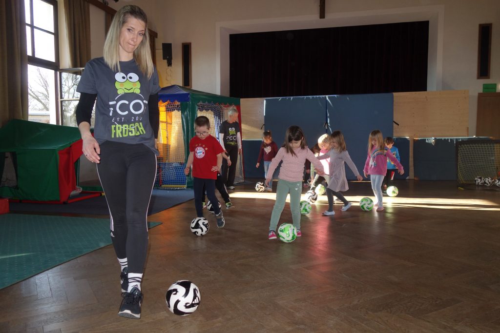 Fußballturnstunde mit FC Ovi Teunz