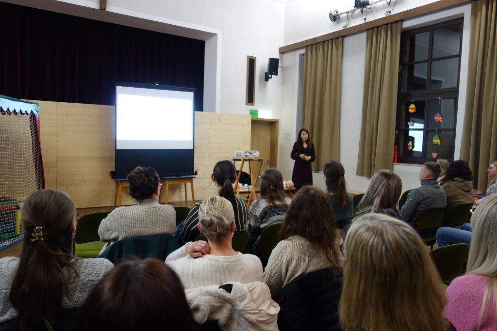 Elternabend "Kindernotfälle"von Fr. Dr. Schwindler (Kinderärztin)