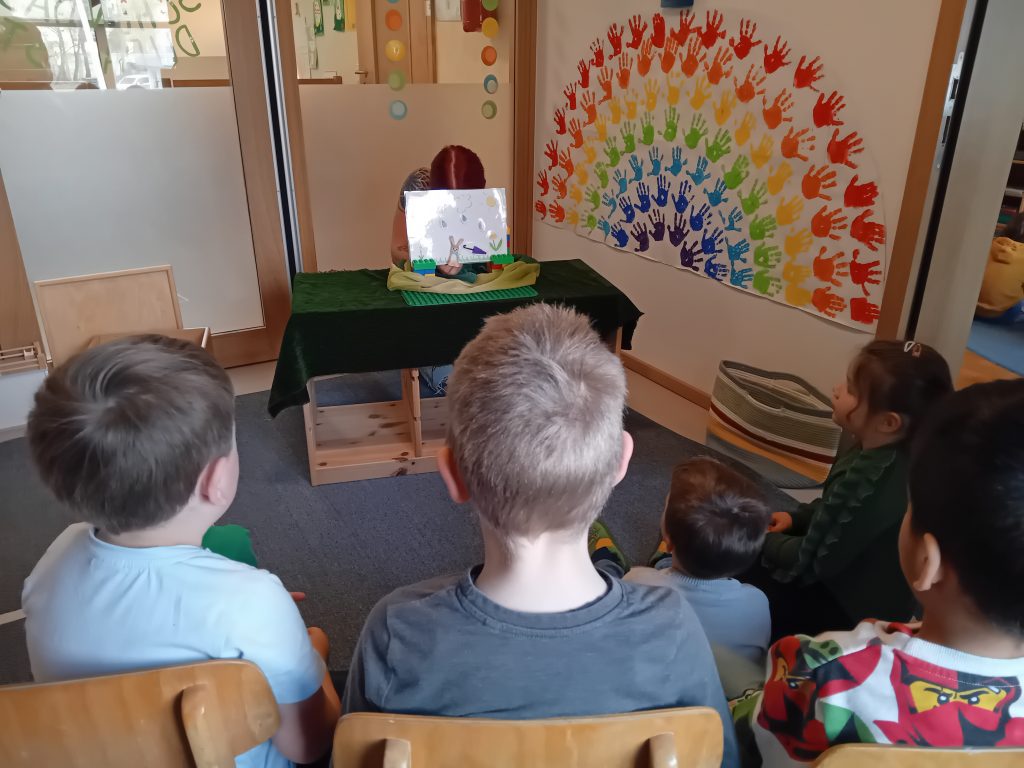 ,,Hansi Hase und der Frühling`` Handupuppentheater in der Mäusegruppe
