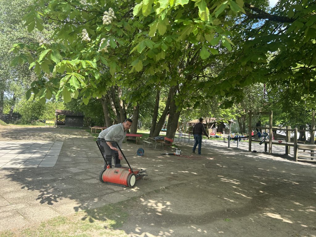 Gartenaktion mit den Eltern
