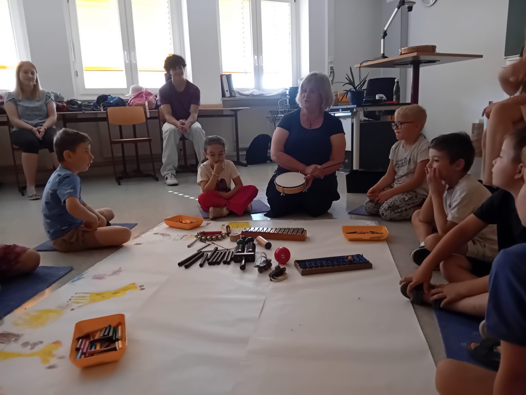 Großer Malspaß passend zur Musik.