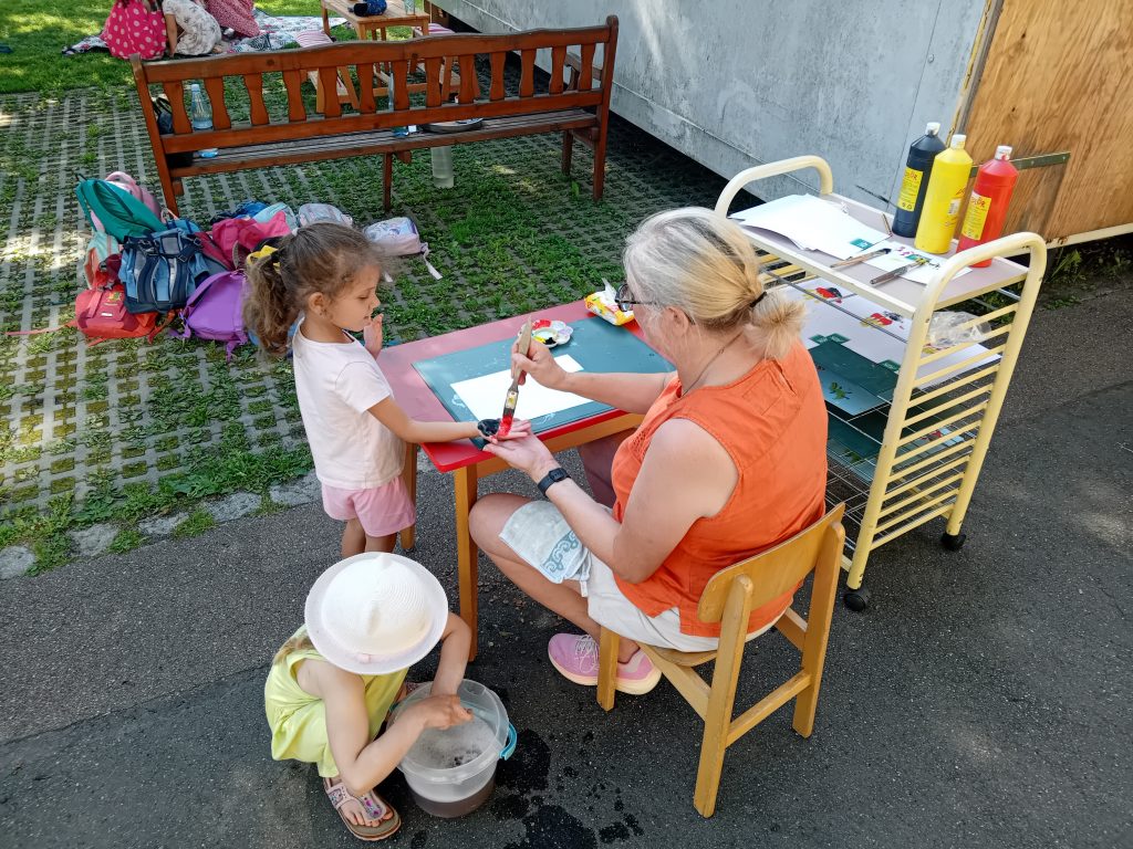 Malen und Basteln im Innenhof