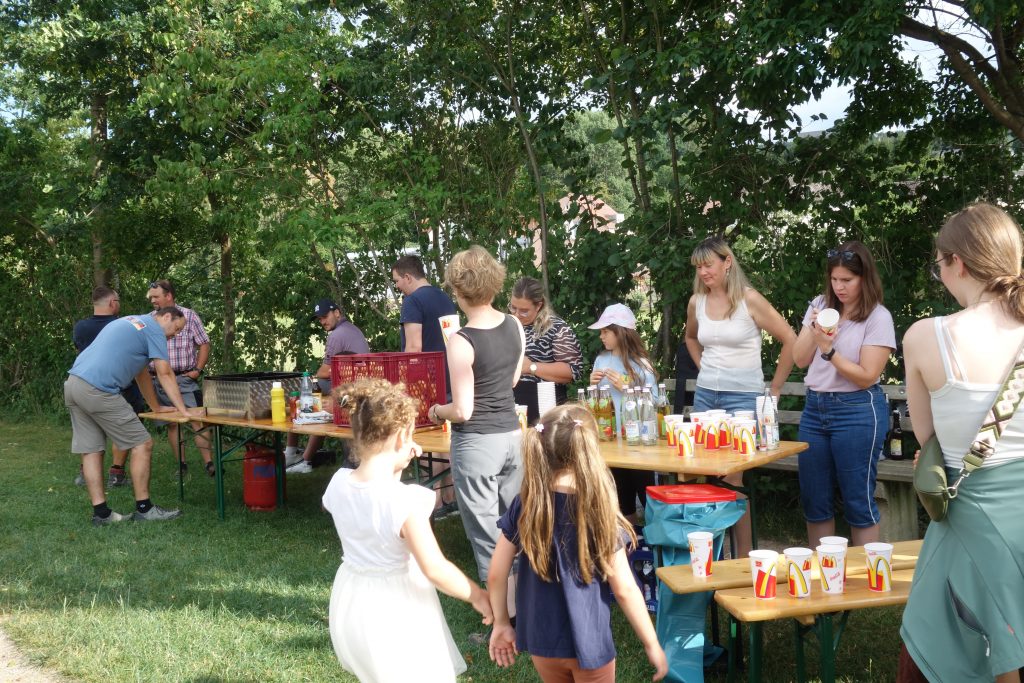 Der Elternbeirat grillt für uns
