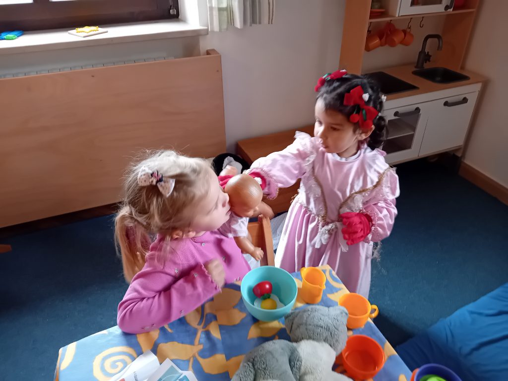In der Puppenwohnung können die Kinder in Rollenspielen aufgehen