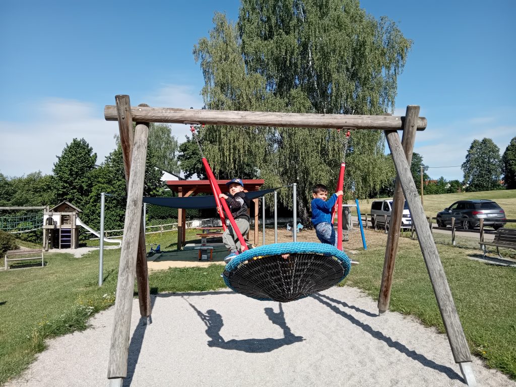 Mäusegruppe macht Spaziergang zum Pfälzerweg Spielplatz