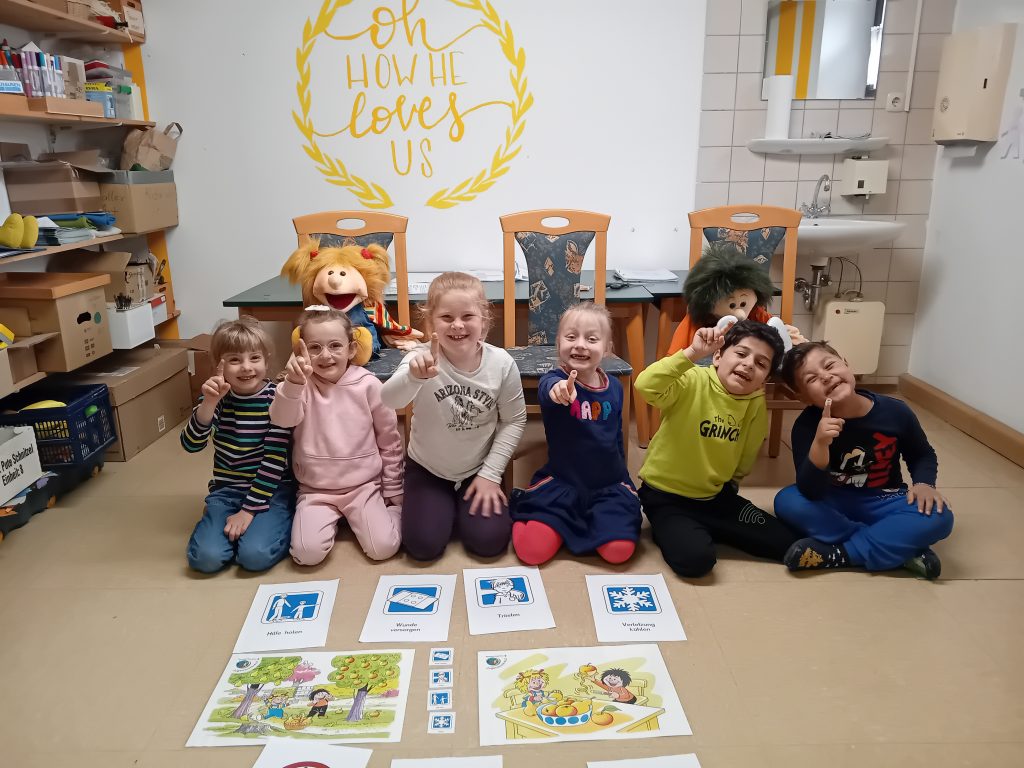 Bei unserem Projekt Trau Dich lernten wir Das niemand zu klein ist um ein Helfer zu sein.