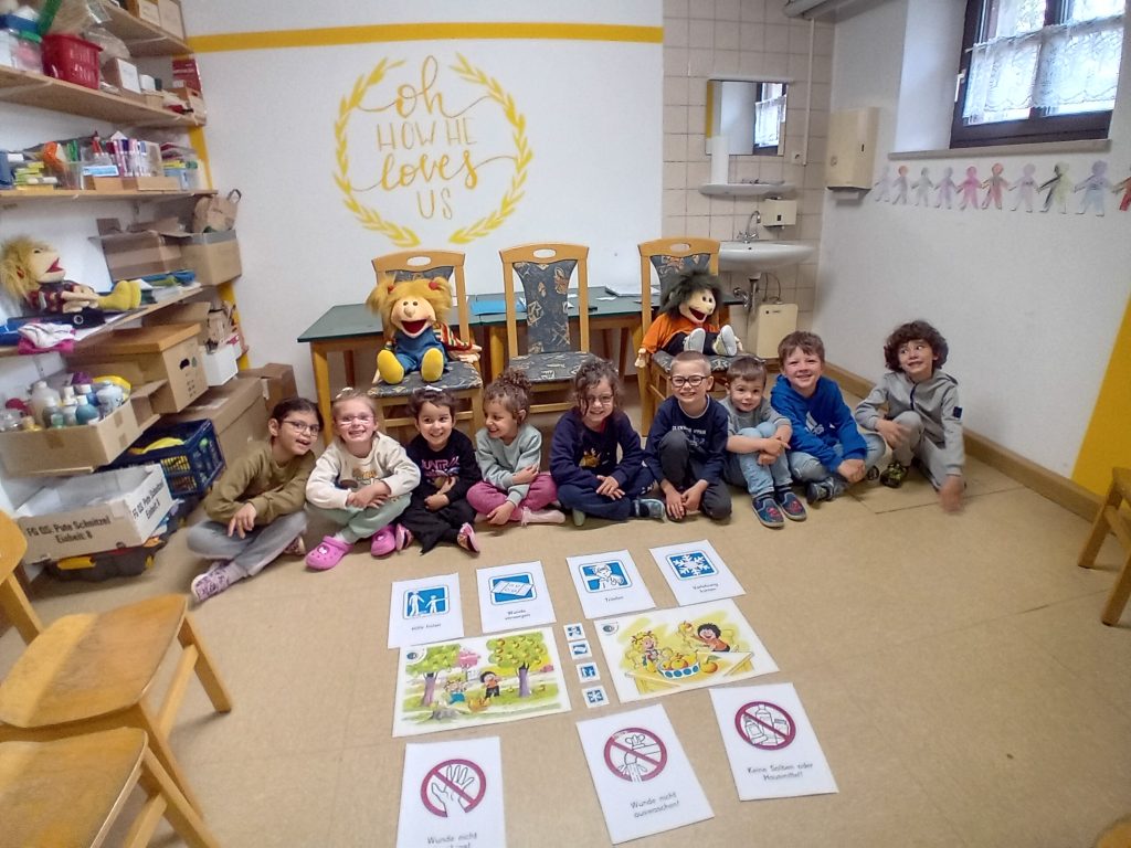 Bei unserem Projekt Trau Dich lernten wir Das niemand zu klein ist um ein Helfer zu sein.